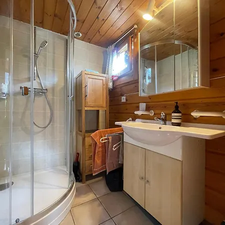 Chalet Paisible Avec Cheminée Et Animaux Acceptés Près Des Pistes - Fr-1-624-176